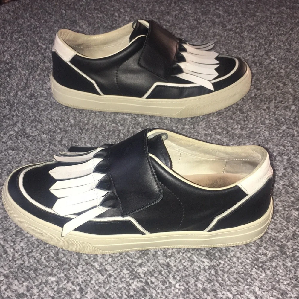 Tod’s Loafers Kiltie Fringe Black and White Leather Slip-on Sneakers Size 5